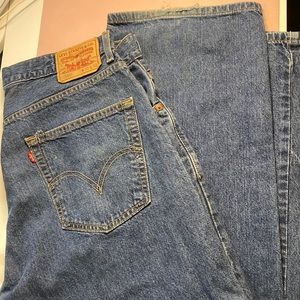 Loose straight Levi’s 36 by 32